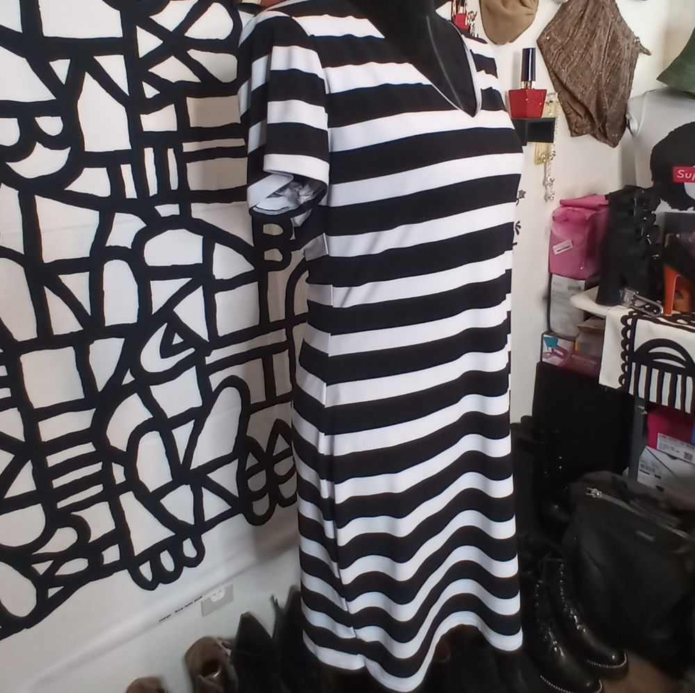 Dress - Picture 3 of 3